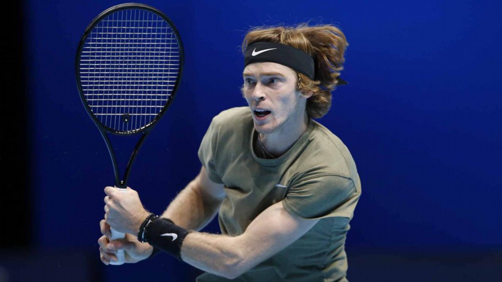 出了强大的 出了强大的